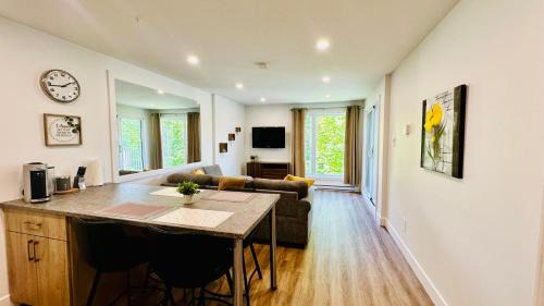 Mont-Tremblant Village Apartamento | Swimming Pool Spa - Condo Mont Tremblant