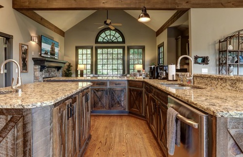 Big Canoe Casa | Swimming Pool, Steamy Hot Tub, Home Theater, Sunroom, Game Room & Community Extras - Red Fox Manor