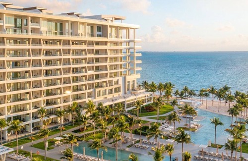 Puerto Juárez Complejo | VIP Access💎SwimUp🏊‍♂️OceanView🏝️588 sqft✈️Near Airport & Downtown Cancun