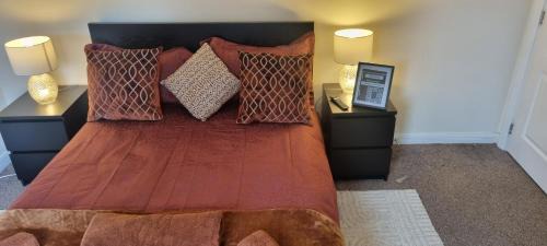 Swindon Casa | Swindon 6 deluxe doubles 2 with en suite in large house - No Pets