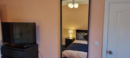 Swindon Casa | Swindon 6 deluxe doubles 2 with en suite in large house - No Pets