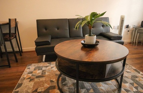 Swindon Casa | Swindon Cozy 2BR Retreat