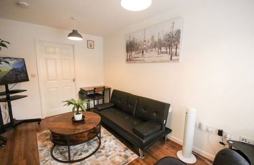 Swindon Casa | Swindon Cozy 2BR Retreat