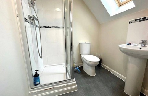 Swindon Casa | Swindon Cozy Central Home with Free Parking!