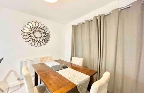 Swindon Apartamento | Swindon Large 5 Bedroom Modern Home