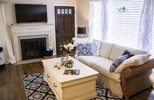 Dothan Cabaña | Swing the day away at this adorable 1952 cottage