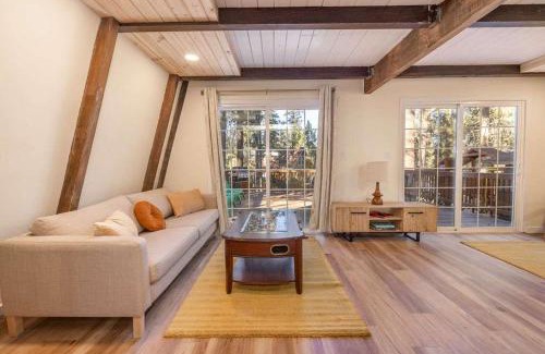 Summit Estates Casa | Swiss Bliss- Mountains, Pet Friendly and Jacuzzi