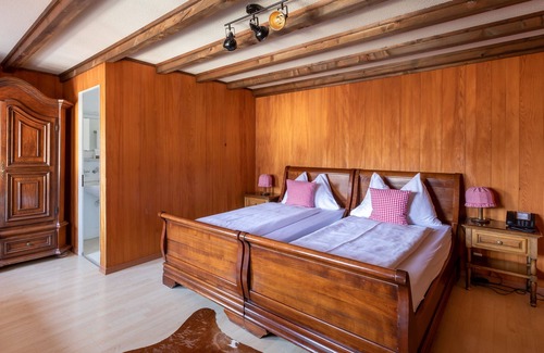 Merlischachen Casa | Swiss-Chalet Merlischachen - Historik Chalet-Hotel Lodge