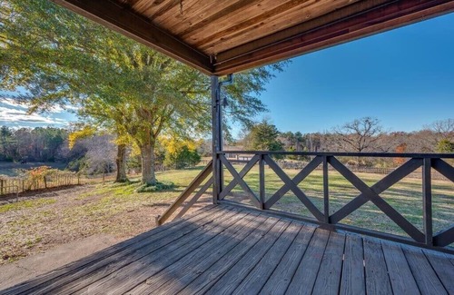 Tryon Chalet De Esquí | Swiss Chalet/Raving Reviews/26 acres/3 mi. to TIEC