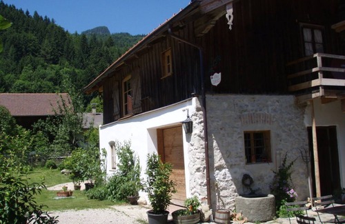 Aschau im Chiemgau Casa | Swiss stone pine vacation home with sauna, large terrace and fenced garden