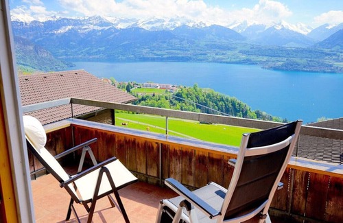 Aeschlen ob Gunten Apartamento | SwissHut Stunning Views Alps & Lake - Apart. Lena Up