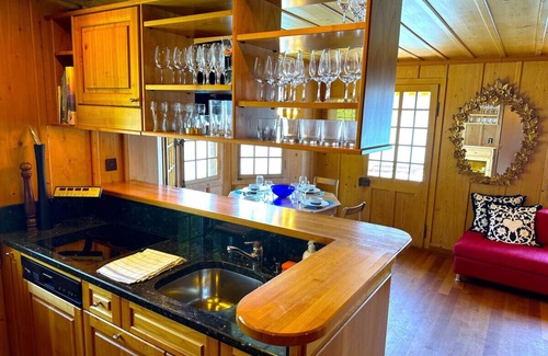 Sigriswil Apartamento | SwissHut Stunning Views Alps & Lake - Chalet Monbijou