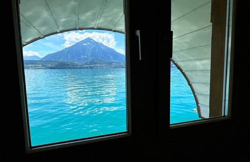 Sigriswil Apartamento | SwissHut Stunning Views Alps & Lake - Chalet Monbijou