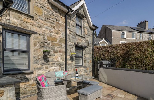 Tanygrisiau Cabaña | SWN YR AFON, family friendly, with open fire in Blaenau Ffestiniog