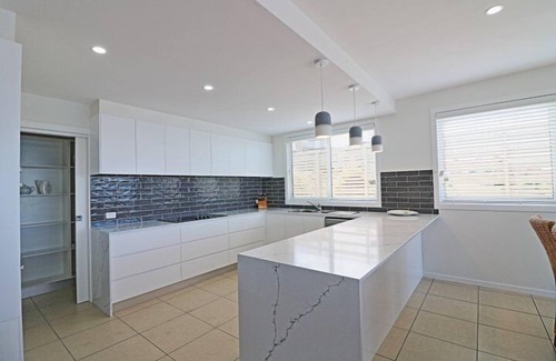 Merimbula Cabina | Sybella - 4 bedroom option (Ocean views with a pool)