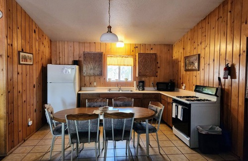 Pinetop-Lakeside Cabina | Sycamore Cabin at Lazy Oaks Resort