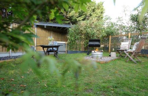 Toppesfield Casa | Sycamore Lodge with Hot Tub- Quirky & Romantic