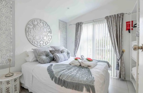 Engadine Villa | Sydney Executive Garden Apartments Royal National Park