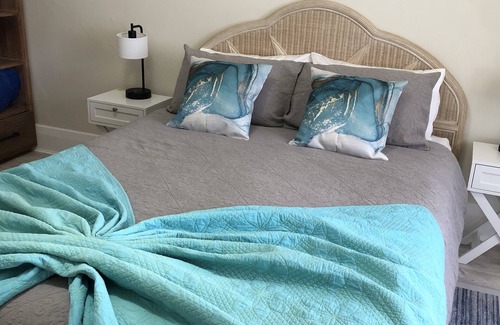 Homebush Casa | Sydney Olympic Park 1 Bedroom Bungalow half house, private entry, all yours