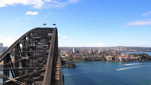 Crows Nest Apartamento | Sydney Urban Oasis Balcony Views and BBQ