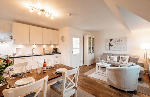 Tinnum Apartamento | Sylt is a valuable habitat and a soothing vacation spot, a paradisiacal realm of peace and tranquillity.