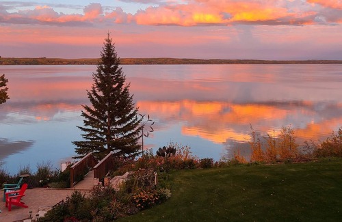 Markerville Casa | Sylvan Lake - Lake front executive home with lake access and private dock.