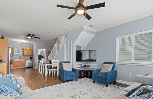 Brimfield Casa | Sylvan lakefront; pet friendly; sleeps 8