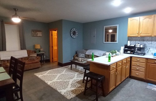 Sylvan Beach Casa | Sylvan's Sunkissed Sandcastle. 2 blocks from the beach