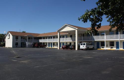 Sylvania Hotel | Sylvania Inn-Sylvania,Statesboro, GA-Georgia Southern Univ GSU