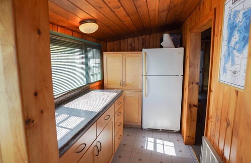 South Haven Cabina | Sylvia Oaks Cabin Rental Snowmobile and Boat Rentals