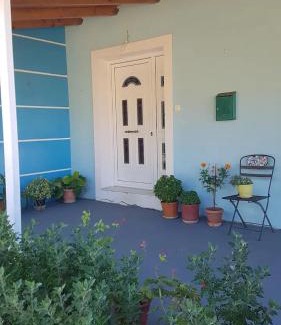 Velos Casa | Sylvia's Village Home