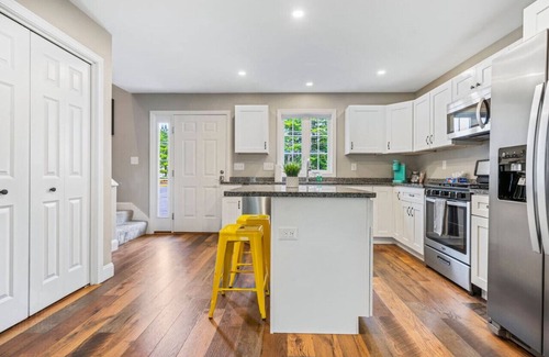 Old Orchard Beach Apartamento | Symphonic Serenity: 2BR Rhythmic Retreat