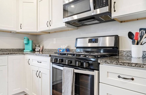 Old Orchard Beach Apartamento | Symphonic Serenity: 2BR Rhythmic Retreat