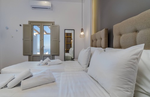 Santorini Casa | Symphony Suites