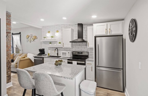 Jeffersonville Casa | Symphony: Work Friendly & Near Downtown