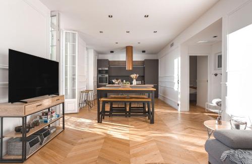 Riou - Petit Juas - Av de Grasse Apartamento | Syssi - 3 Chambres avec salles de bains, spacieux, calme, moderne, idéal congrès