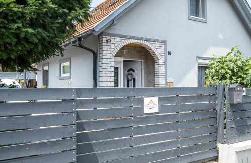 Balatonkenese Apartamento | Szürke Vendégház Balatonkenesén