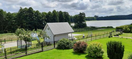 Kolczewo Casa | Szary domek nad jeziorem