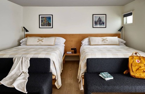 Stowe Area Hotel | Tälta Lodge, a Bluebird by Lark | 4 Deluxe Rooms w/ Double Queens | Free Coffee