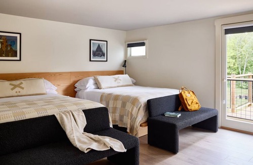 Stowe Area Hotel | Tälta Lodge, a Bluebird by Lark | 4 Deluxe Rooms w/ Double Queens | Free Coffee