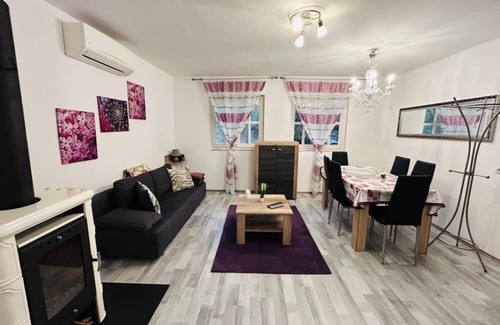 Siofok Chalet De Esquí | Töreki Cottage - One Bedroom Chalet, Sleeps 3