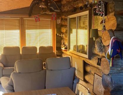 Karlsy Casa | Tømmerhytte med Badstue
