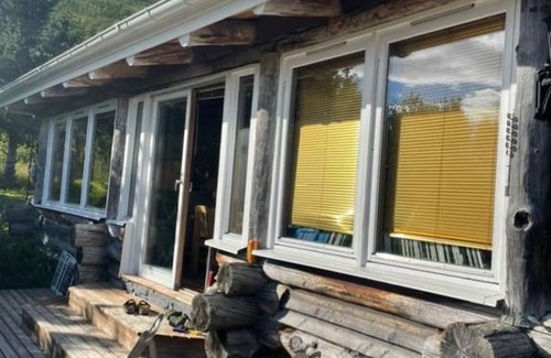 Karlsy Casa | Tømmerhytte med Badstue