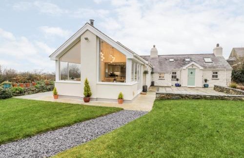 Dinas Casa | Tŷ'n Lôn Bach