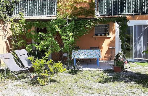 Apt Apartamento | T.Belle Vue Panoramique au coeur du Luberon 40m2 + pergola . jardin. P