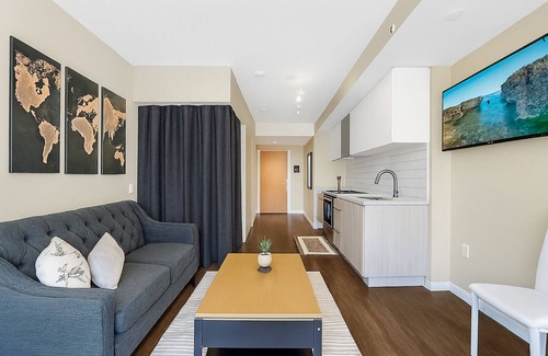 Garden District Condominio | T Dot Views & Cozy 2BR Stay