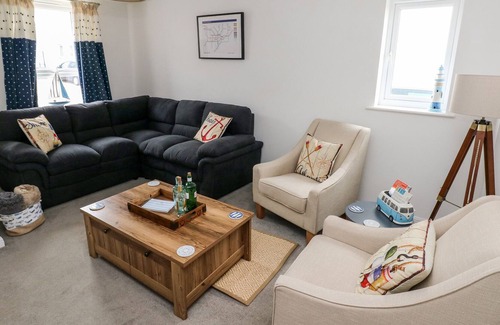 Ogmore-by-Sea Cabaña | T? GLAS, pet friendly, country holiday cottage in Ogmore-By-Sea