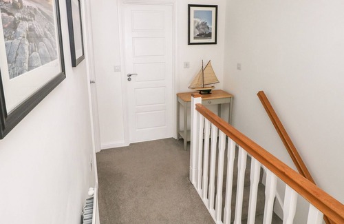 Ogmore-by-Sea Cabaña | T? GLAS, pet friendly, country holiday cottage in Ogmore-By-Sea