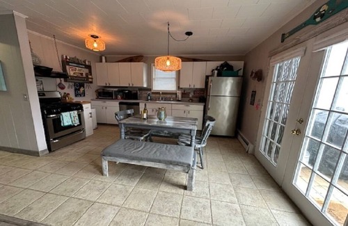 Alanson Casa | T&J Cozy Cottage on Crooked River - Enjoy a family or romantic getaway