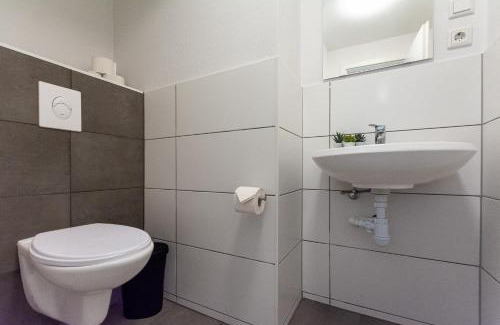 Wanheimerort Apartamento | T&K Apartments - 1 to 4 Room Apartments - 20min to TradeFair Messe Airport Düsseldorf